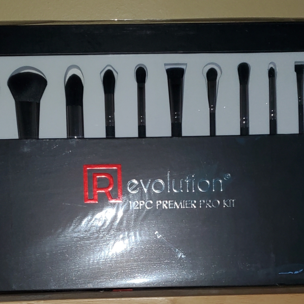 Omnia Brush Revolution 12-Piece Premier Pro Brush Kit